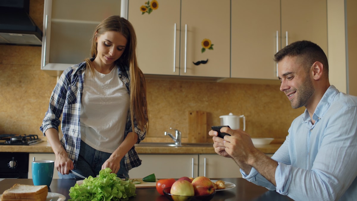 Nutrition timing and circadian rhythms